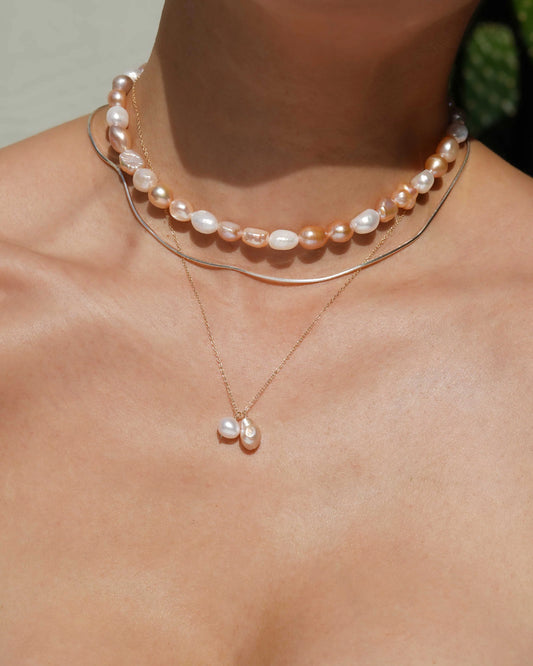Kozakh Bafford Necklace in gold, on model